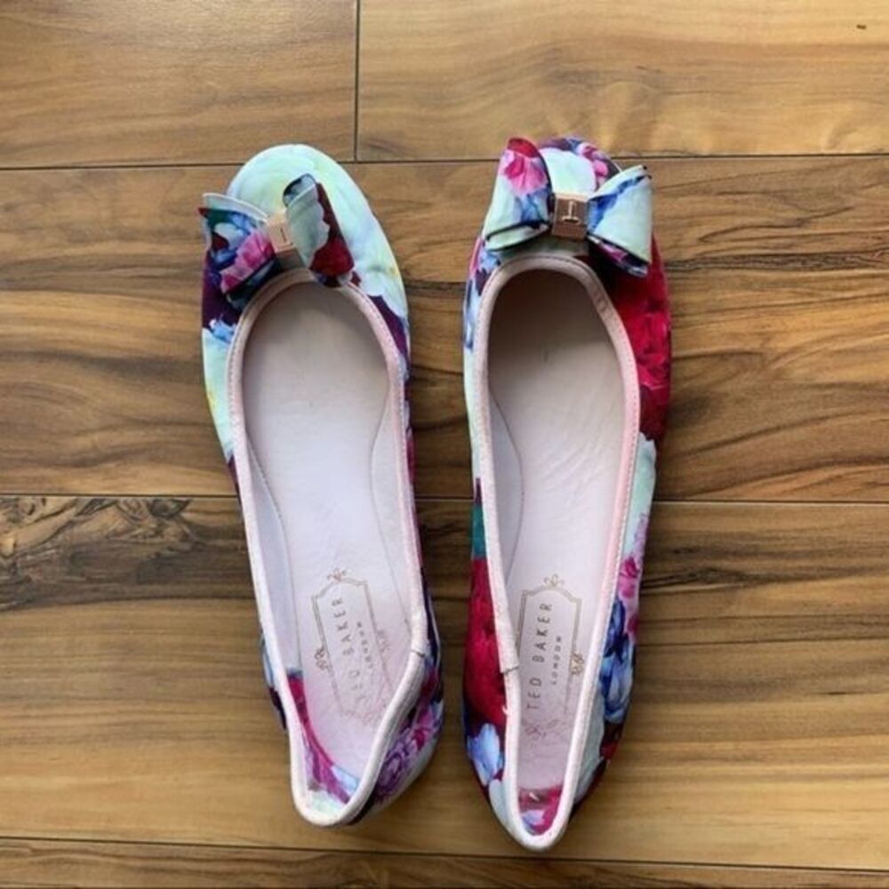 Ted baker London flat 6